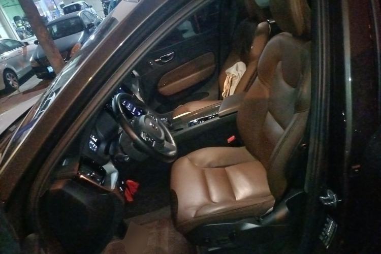 Used Volvo XC60 2021 T5 4x4 Smart Luxury Edition Left Front Seat