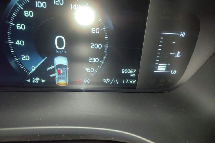 Used Volvo XC60 2021 T5 4x4 Smart Luxury Edition Odometer Close Up
