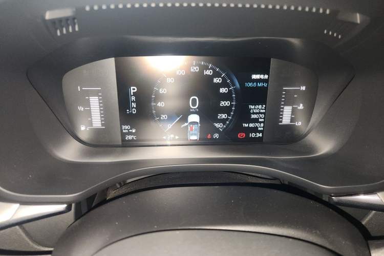 Used Volvo XC60 2021 T5 4x4 Smart Luxury Edition Odometer Close Up