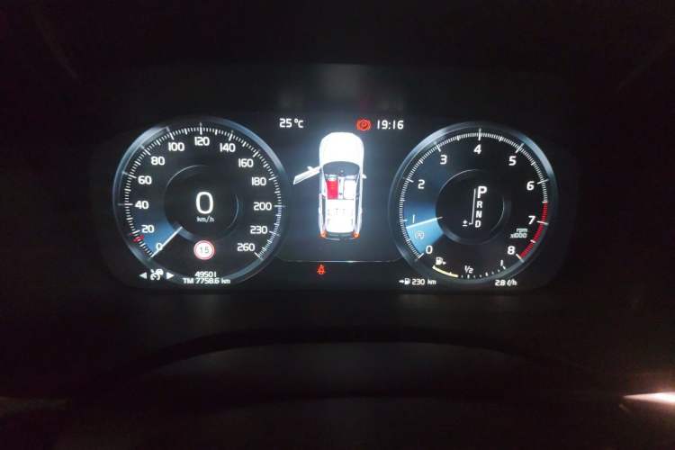 Used Volvo XC60 2021 T5 4x4 Smart Luxury Edition Odometer Close Up