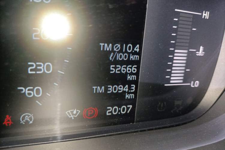 Used Volvo XC60 2021 T5 4x4 Smart Luxury Edition Odometer Close Up