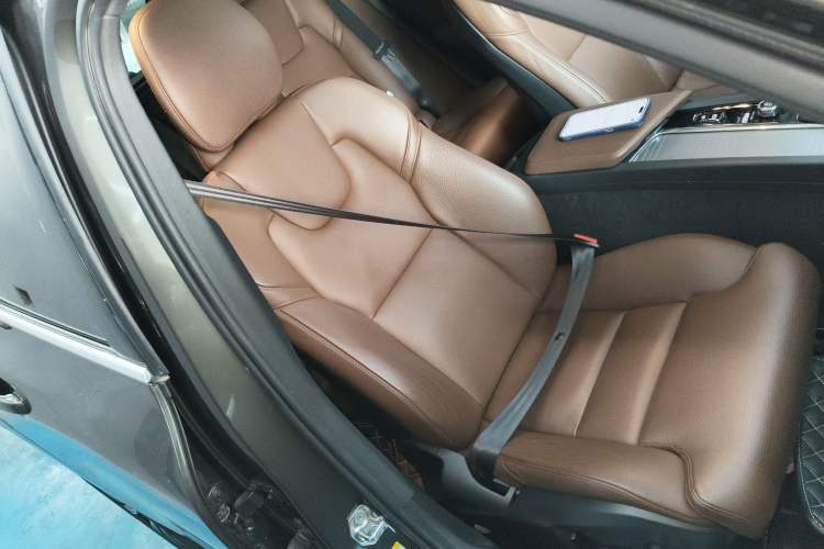 Used Volvo XC60 2021 T5 4x4 Smart Luxury Edition Right Front Seat