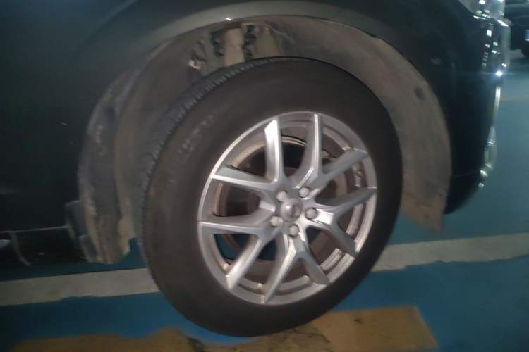 Used Volvo XC60 2021 T5 4x4 Smart Luxury Edition Right Front Wheel Hub