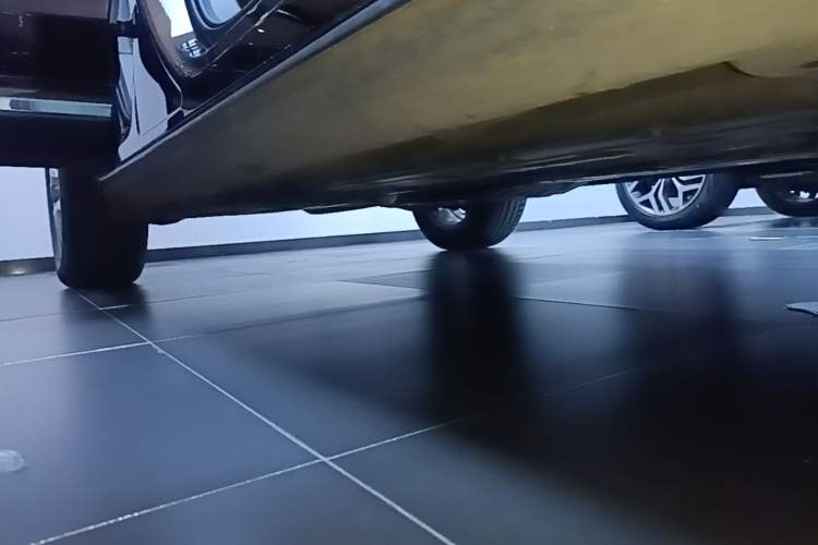 Used Volvo XC60 2021 T5 4x4 Smart Luxury Edition Right Side Sill