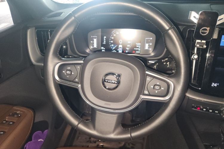 Used Volvo XC60 2021 T5 4x4 Smart Luxury Edition Steering Wheel