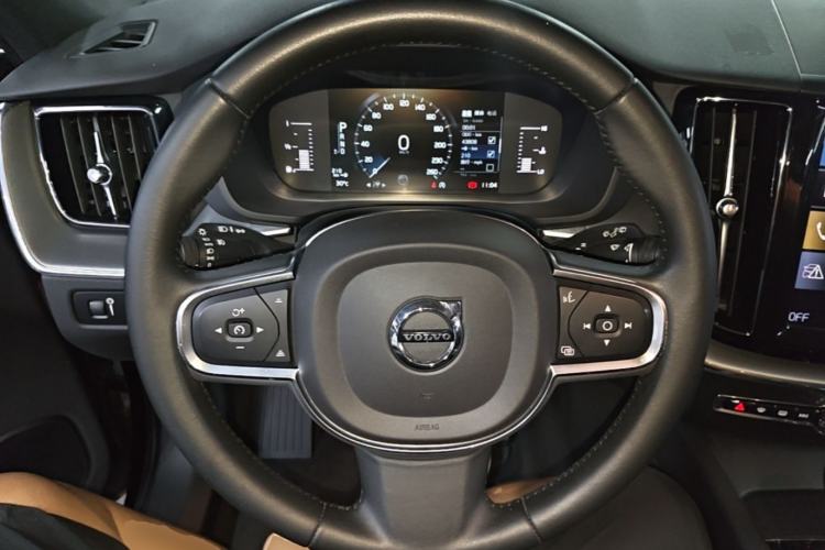 Used Volvo XC60 2021 T5 4x4 Smart Luxury Edition Steering Wheel