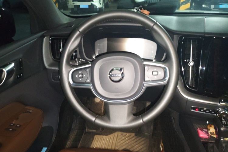 Used Volvo XC60 2021 T5 4x4 Smart Luxury Edition Steering Wheel