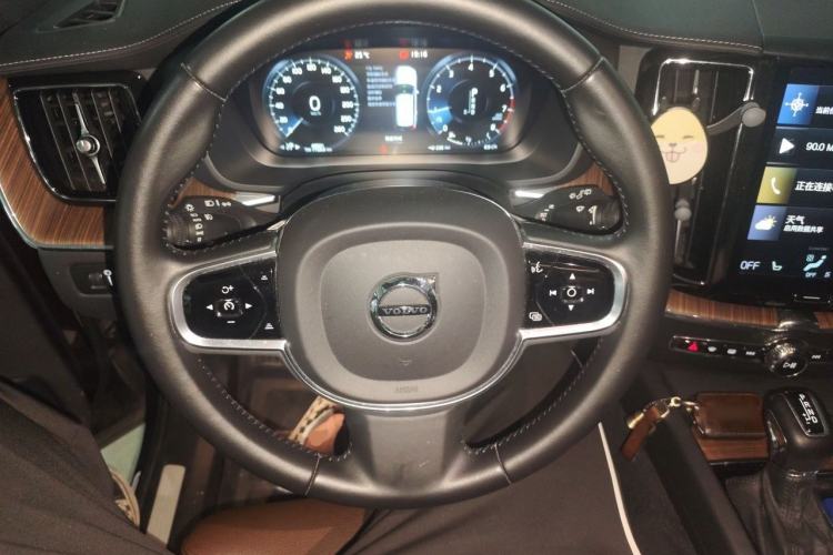 Used Volvo XC60 2021 T5 4x4 Smart Luxury Edition Steering Wheel