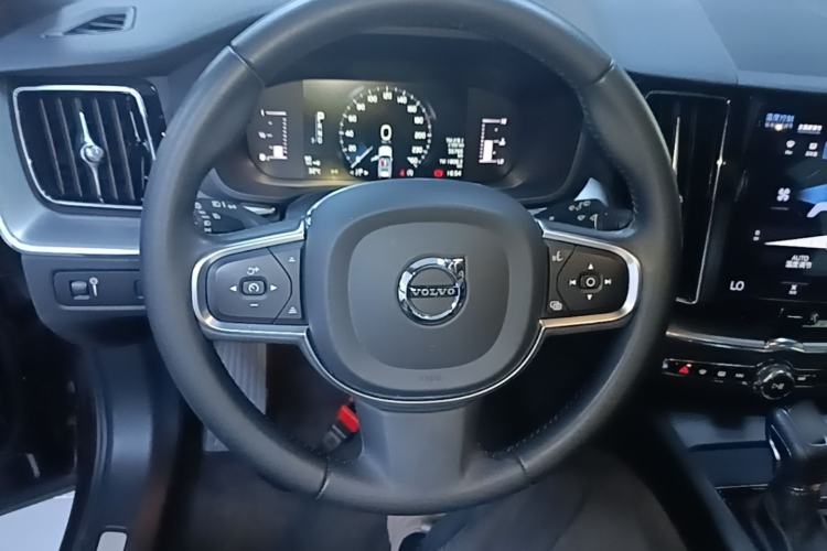 Used Volvo XC60 2021 T5 4x4 Smart Luxury Edition Steering Wheel