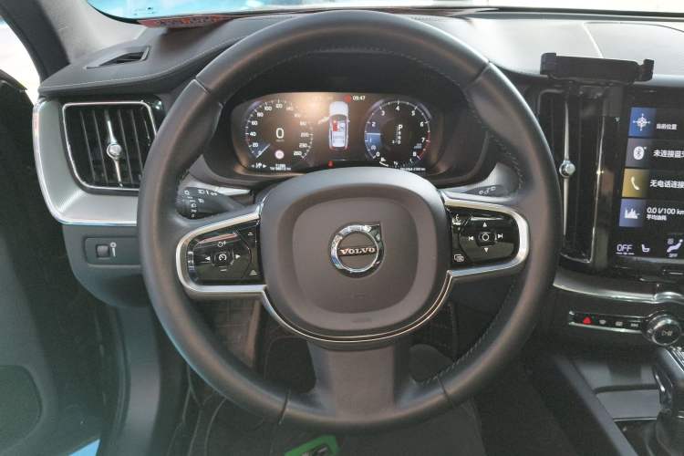 Used Volvo XC60 2021 T5 4x4 Smart Luxury Edition Steering Wheel