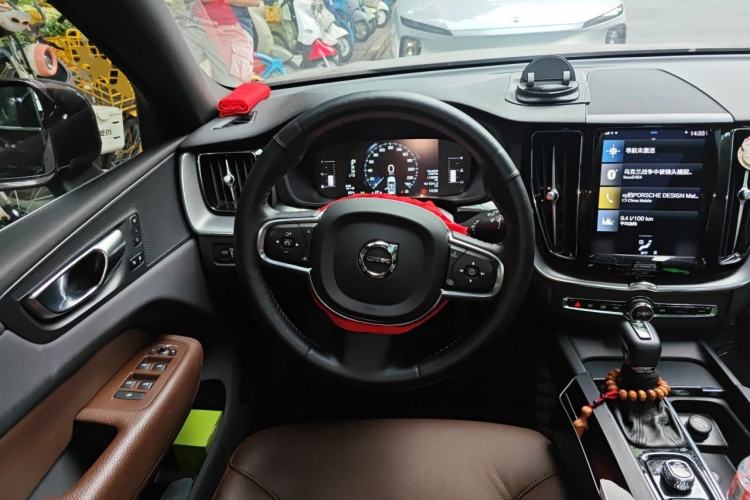 Used Volvo XC60 2021 T5 4x4 Smart Luxury Edition Steering Wheel