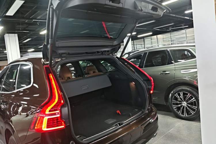 Used Volvo XC60 2021 T5 4x4 Smart Luxury Edition Trunk