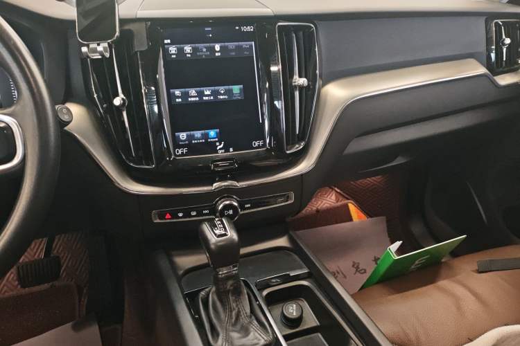 Used Volvo XC60 2021 T5 4x4 Smart Luxury Edition Audio And AC Panel