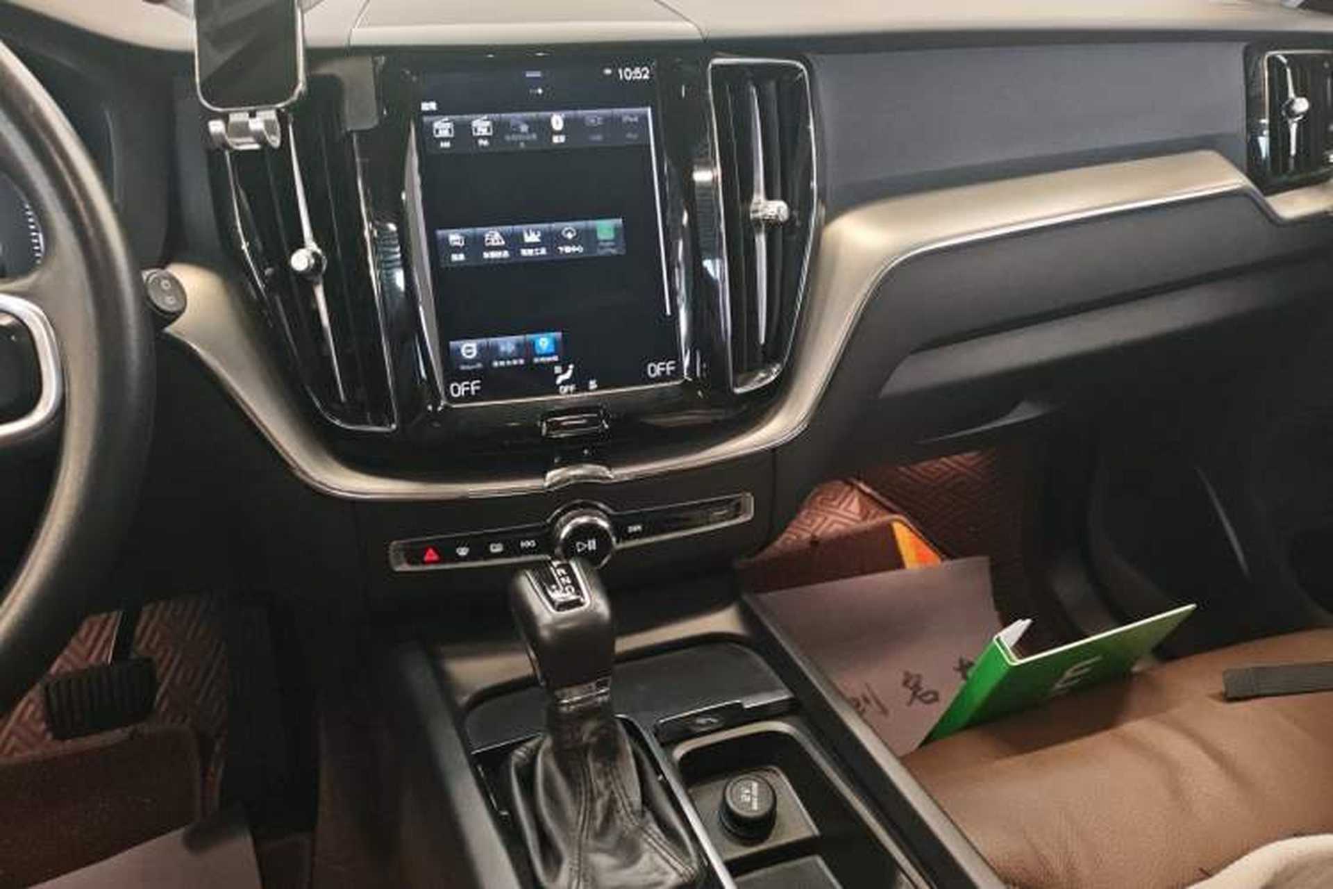 Used Volvo XC60 2021 T5 4x4 Smart Luxury Edition Audio And AC Panel