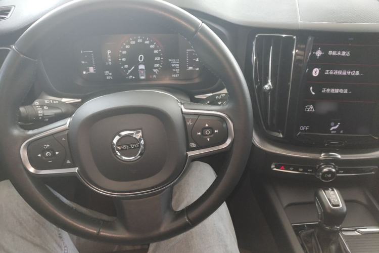 Used Volvo XC60 2021 T5 4x4 Smart Luxury Edition Center Console