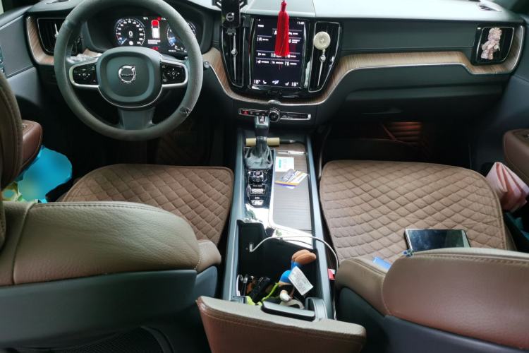 Used Volvo XC60 2021 T5 4x4 Smart Luxury Edition Center Console