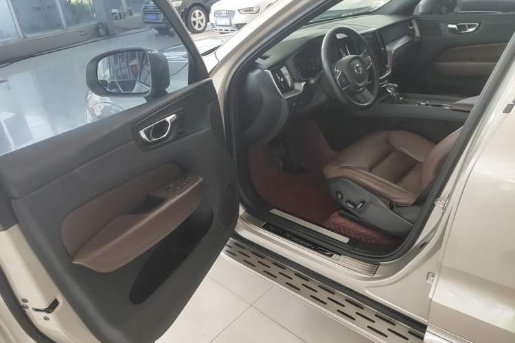 Used Volvo XC60 2021 T5 4x4 Smart Luxury Edition Driver Seat