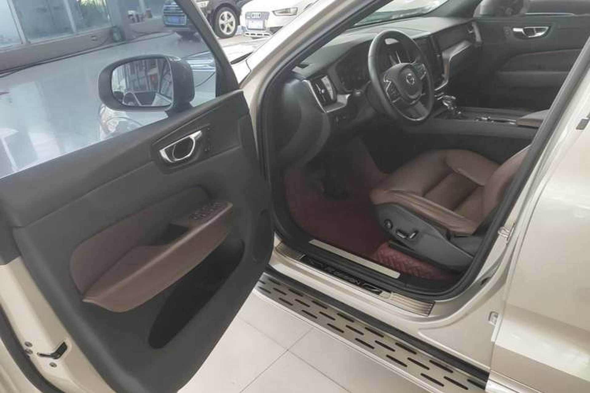 Used Volvo XC60 2021 T5 4x4 Smart Luxury Edition Driver Seat