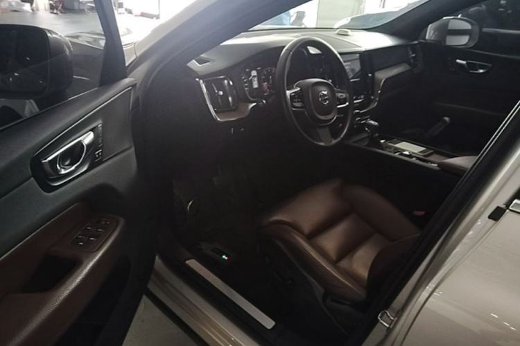 Used Volvo XC60 2021 T5 4x4 Smart Luxury Edition Driver Seat