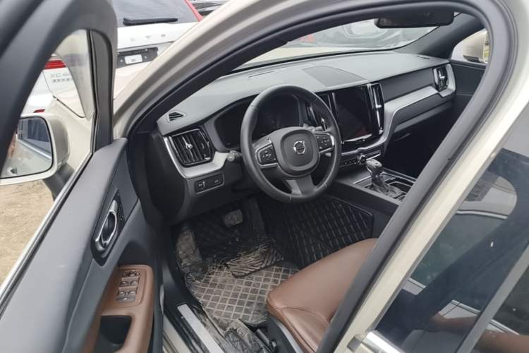 Used Volvo XC60 2021 T5 4x4 Smart Luxury Edition Driver Seat