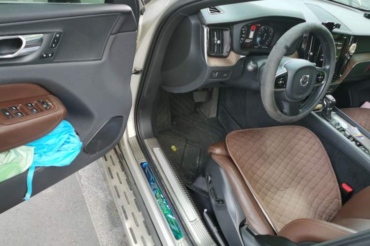 Used Volvo XC60 2021 T5 4x4 Smart Luxury Edition Driver Seat