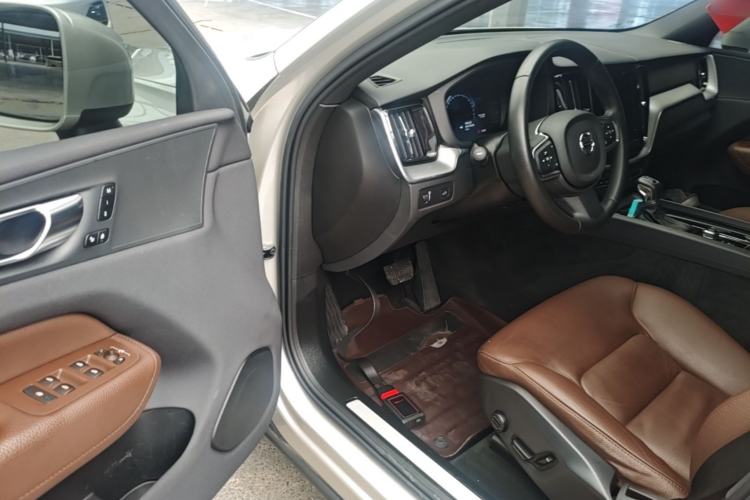 Used Volvo XC60 2021 T5 4x4 Smart Luxury Edition Driver Seat