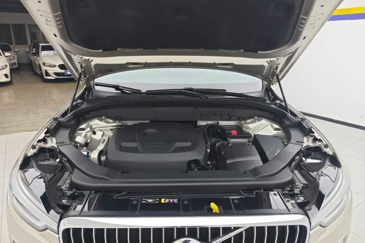 Used Volvo XC60 2021 T5 4x4 Smart Luxury Edition Engine Bay