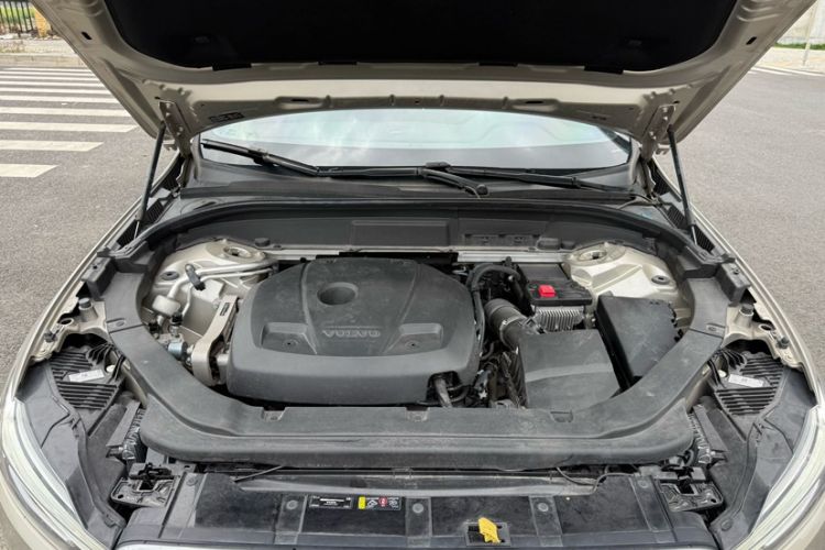 Used Volvo XC60 2021 T5 4x4 Smart Luxury Edition Engine Bay