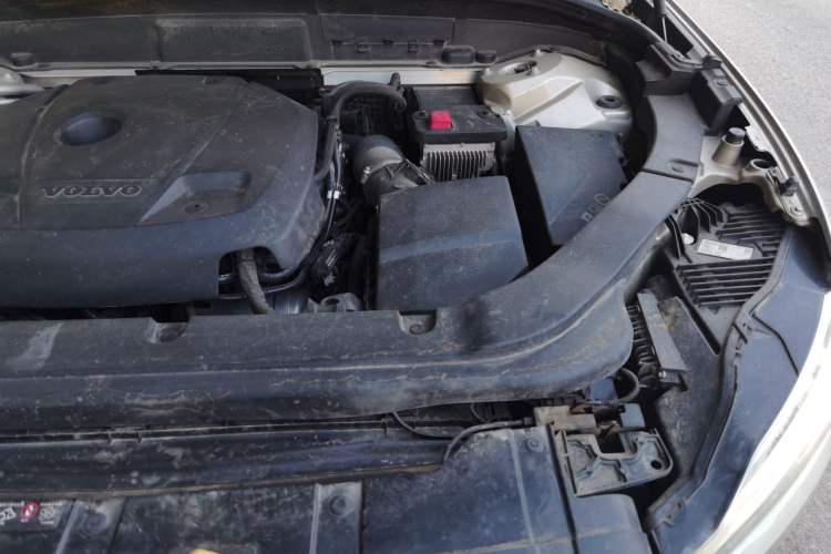 Used Volvo XC60 2021 T5 4x4 Smart Luxury Edition Engine Bay Left