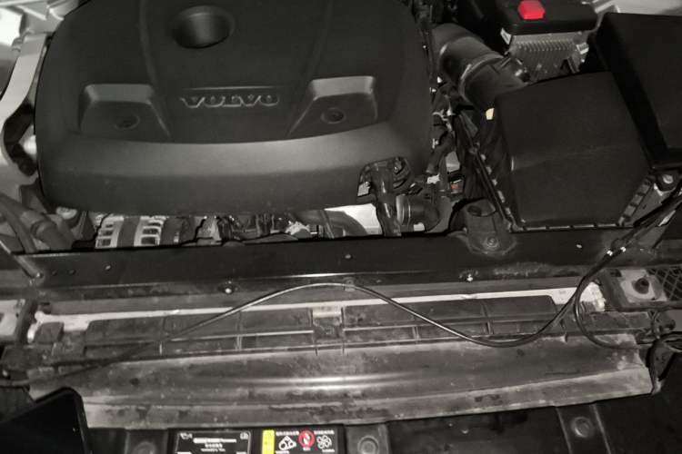 Used Volvo XC60 2021 T5 4x4 Smart Luxury Edition Engine Bay