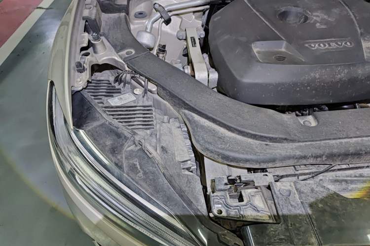Used Volvo XC60 2021 T5 4x4 Smart Luxury Edition Engine Bay Right