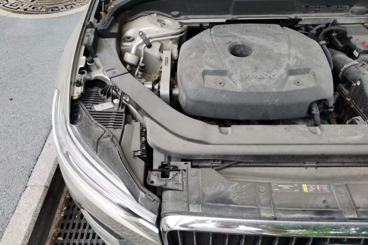 Used Volvo XC60 2021 T5 4x4 Smart Luxury Edition Engine Bay Right