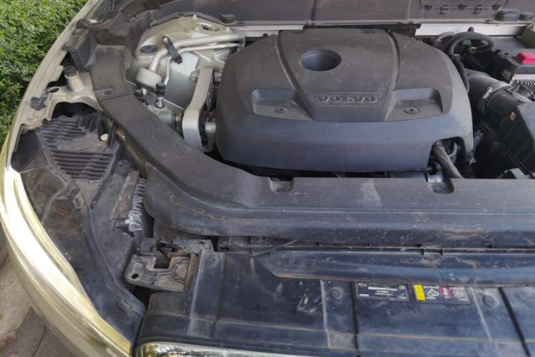 Used Volvo XC60 2021 T5 4x4 Smart Luxury Edition Engine Bay Right