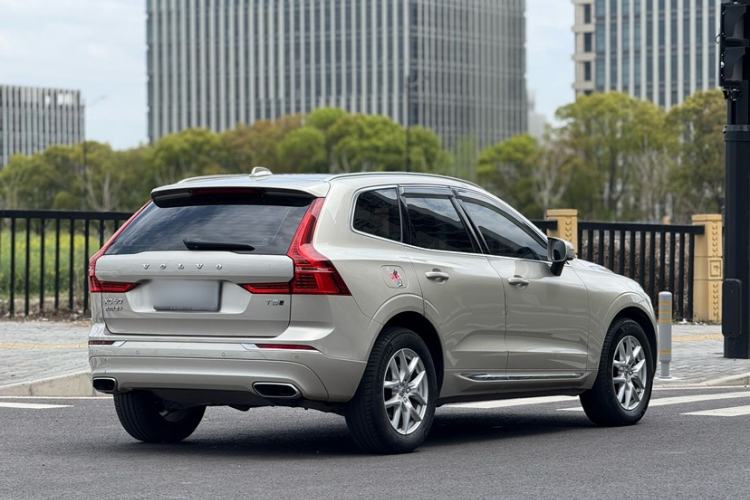 Used Volvo XC60 2021 T5 4x4 Smart Luxury Edition Exterior 2