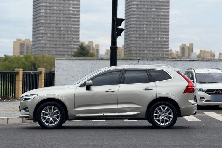 Used Volvo XC60 2021 T5 4x4 Smart Luxury Edition Exterior 6