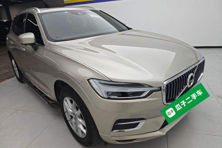 Used Volvo XC60 2021 T5 4x4 Smart Luxury Edition Front Right 45 Deg