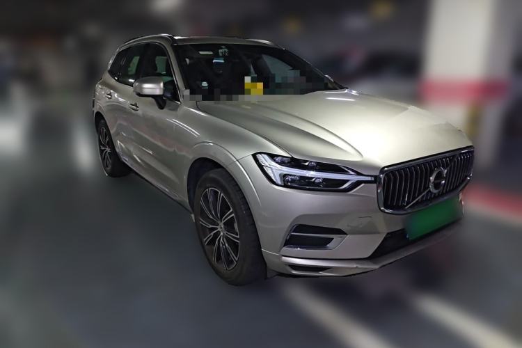 Used Volvo XC60 2021 T5 4x4 Smart Luxury Edition Front Right 45 Deg