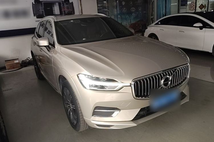 Used Volvo XC60 2021 T5 4x4 Smart Luxury Edition Front Right 45 Deg