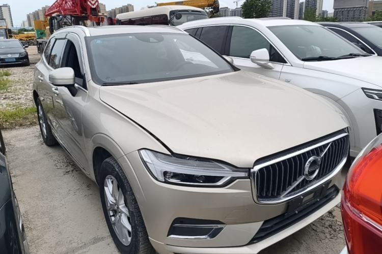 Used Volvo XC60 2021 T5 4x4 Smart Luxury Edition Front Right 45 Deg