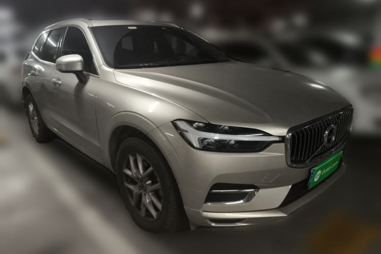 Used Volvo XC60 2021 T5 4x4 Smart Luxury Edition Front Right 45 Deg