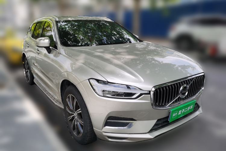 Used Volvo XC60 2021 T5 4x4 Smart Luxury Edition Front Right 45 Deg