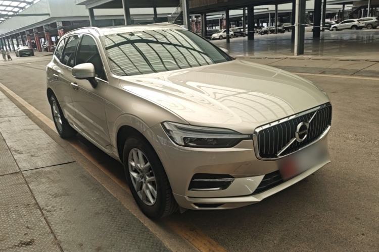 Used Volvo XC60 2021 T5 4x4 Smart Luxury Edition Front Right 45 Deg