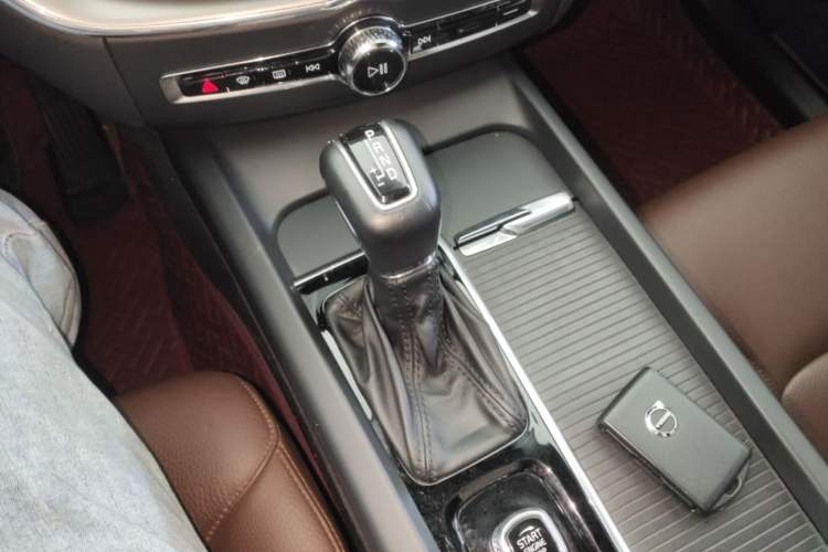 Used Volvo XC60 2021 T5 4x4 Smart Luxury Edition Gear Lever