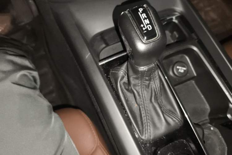 Used Volvo XC60 2021 T5 4x4 Smart Luxury Edition Gear Lever
