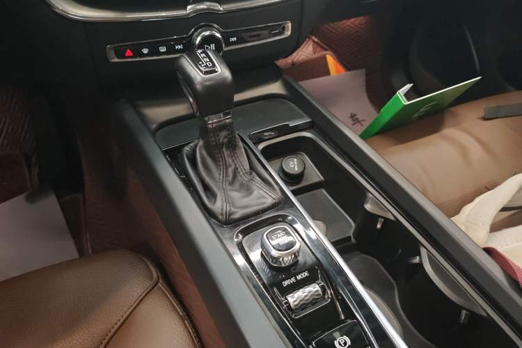Used Volvo XC60 2021 T5 4x4 Smart Luxury Edition Gear Lever