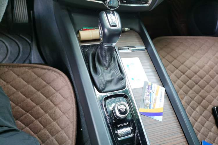 Used Volvo XC60 2021 T5 4x4 Smart Luxury Edition Gear Lever