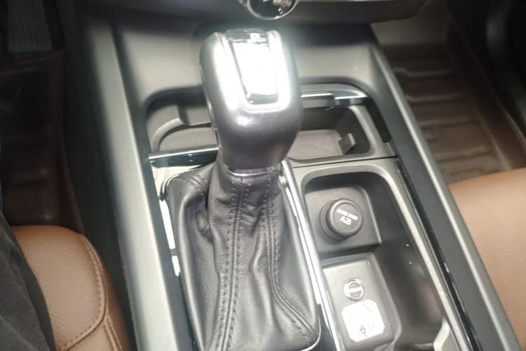 Used Volvo XC60 2021 T5 4x4 Smart Luxury Edition Gear Lever