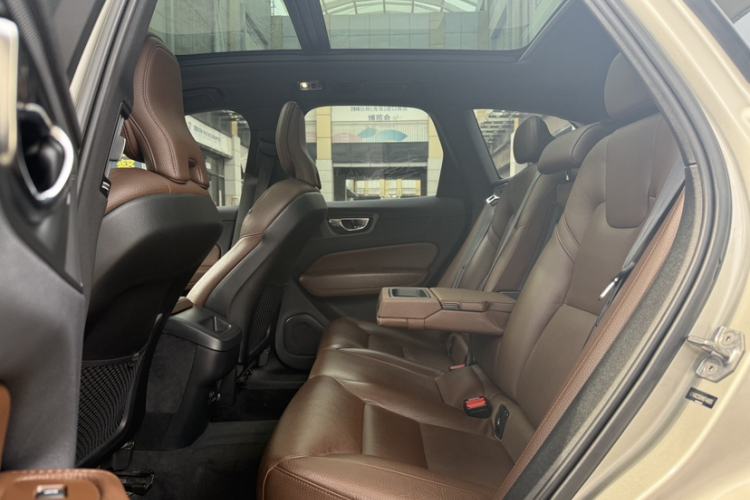 Used Volvo XC60 2021 T5 4x4 Smart Luxury Edition Interior 1