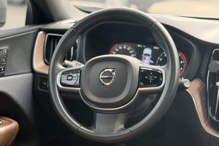 Used Volvo XC60 2021 T5 4x4 Smart Luxury Edition Interior 3