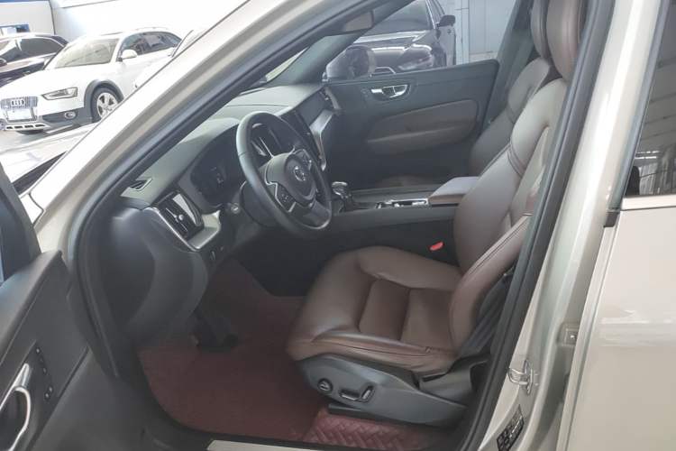 Used Volvo XC60 2021 T5 4x4 Smart Luxury Edition Left Front Seat